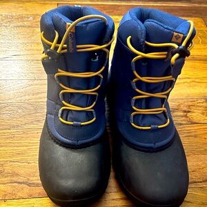 Columbia Boots size 7 youth